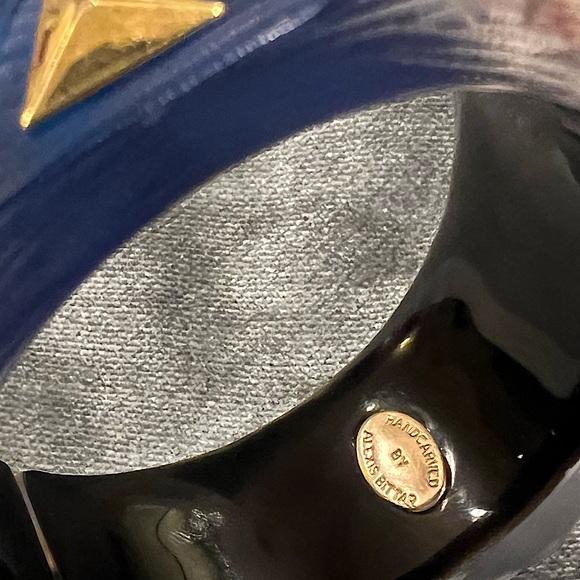 RARE FIND! ALEXIS BITTAR Blue Lucite Bangle Bracelet With Gold Studs - Picture 7 of 7